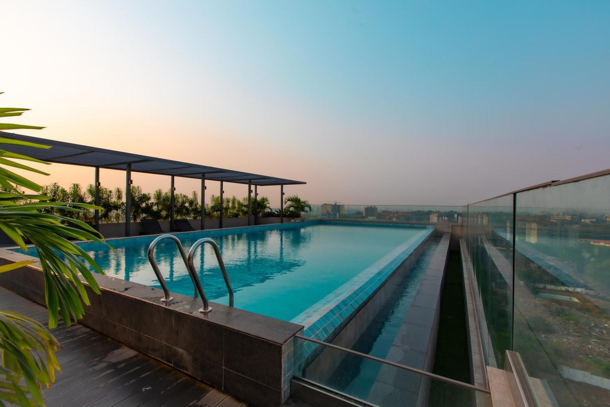 7 Minutes From The Airport - Chic Studio Accra Exteriör bild