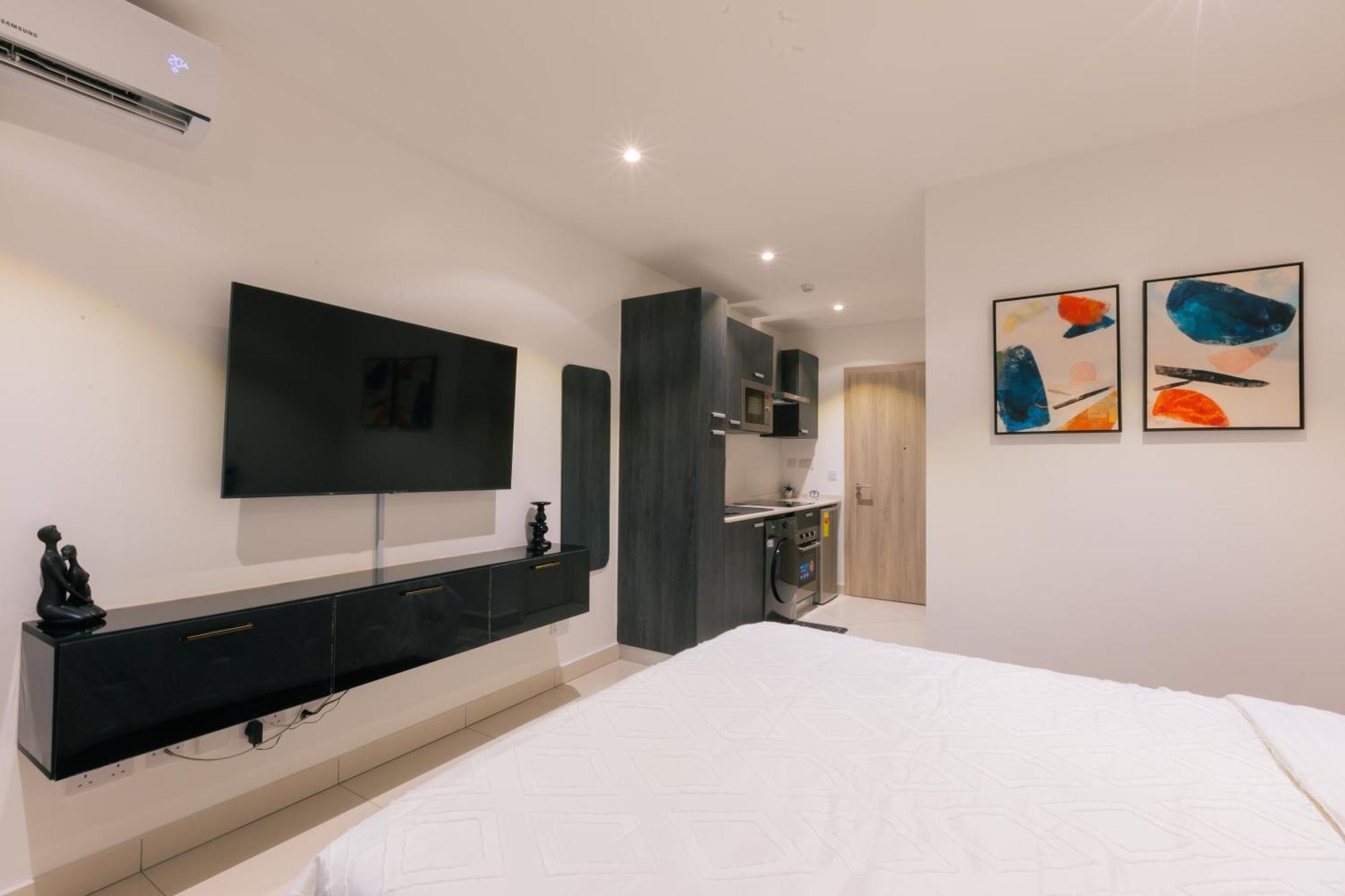 7 Minutes From The Airport - Chic Studio Accra Exteriör bild