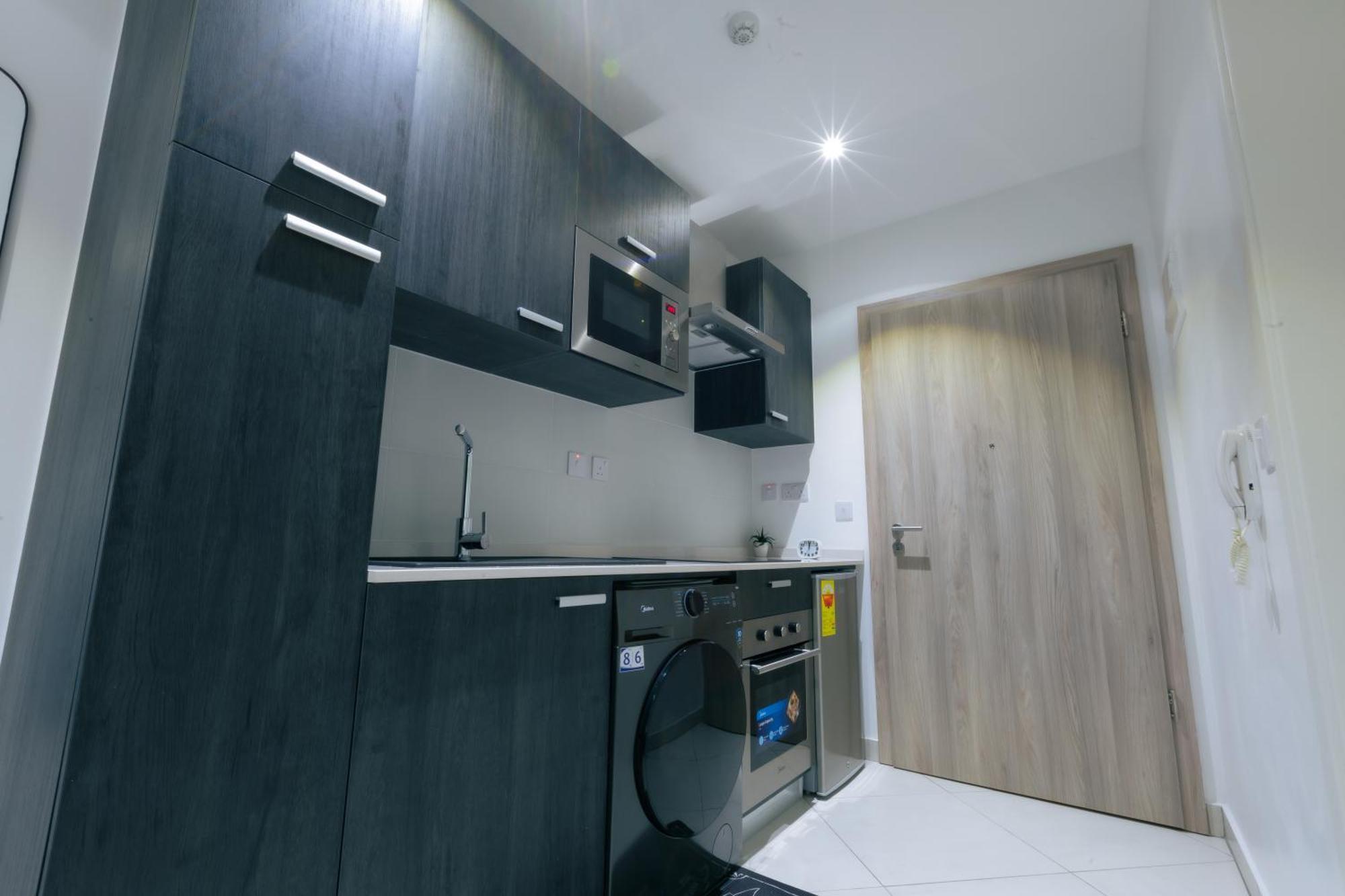 7 Minutes From The Airport - Chic Studio Accra Exteriör bild