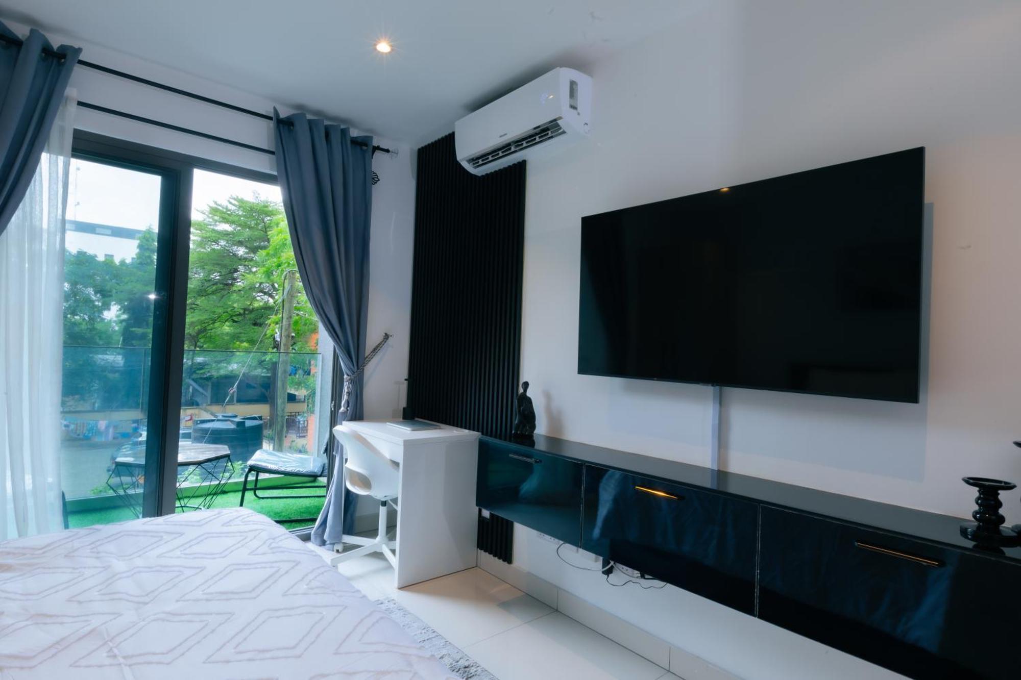 7 Minutes From The Airport - Chic Studio Accra Exteriör bild