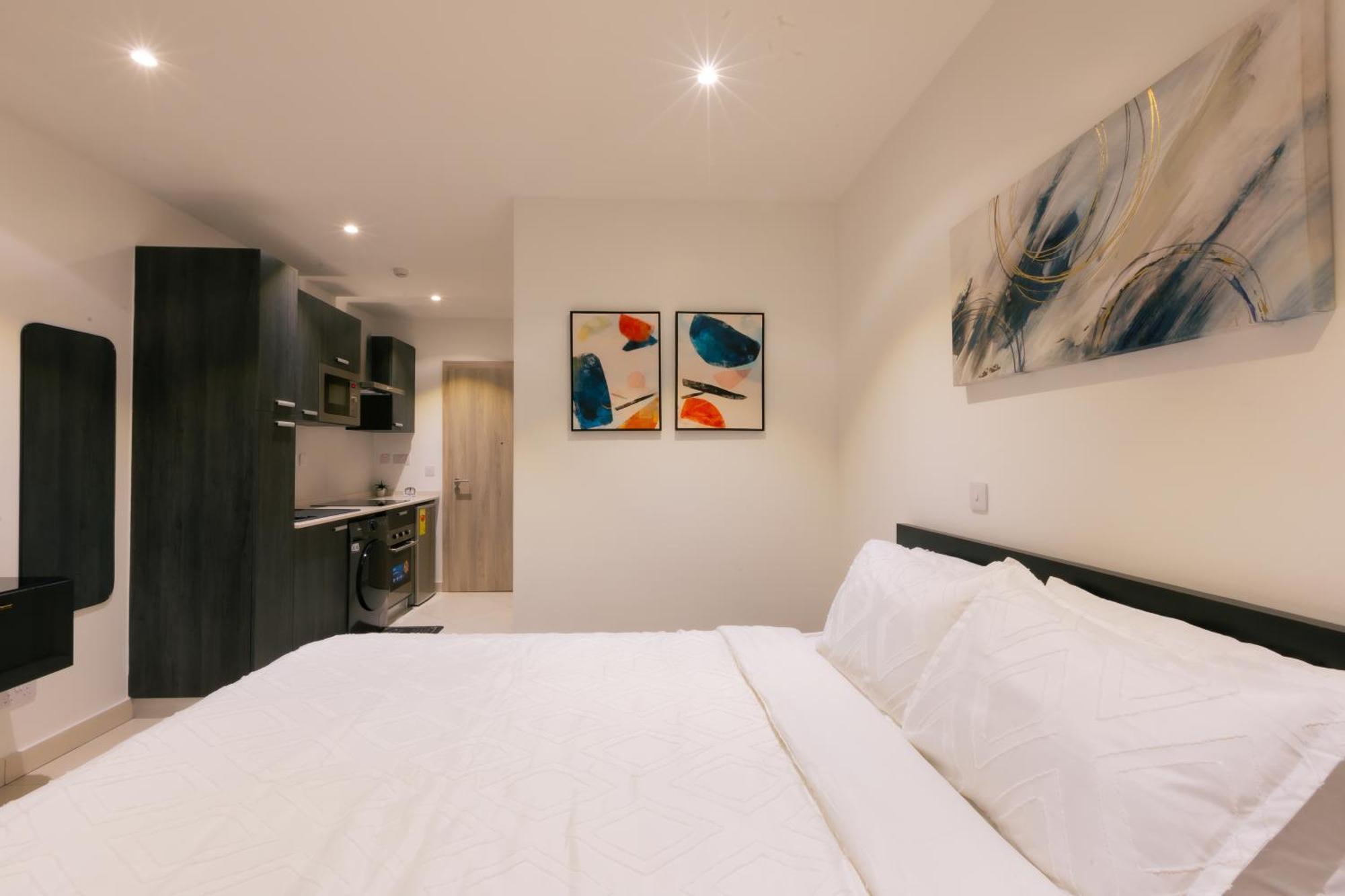 7 Minutes From The Airport - Chic Studio Accra Exteriör bild